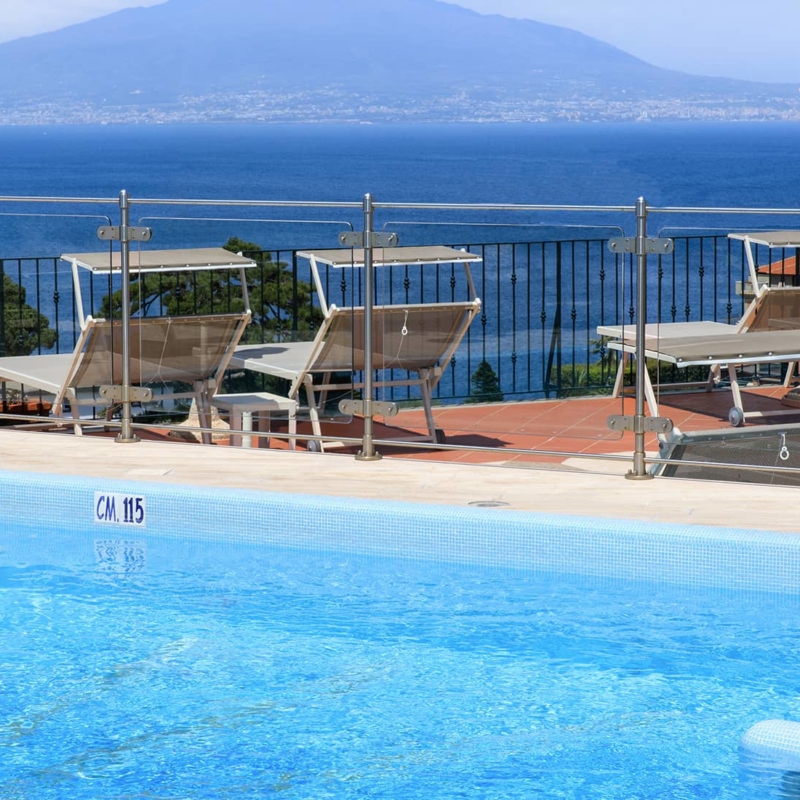DettaglioVistaVesuvioePiscinaRoofGarden